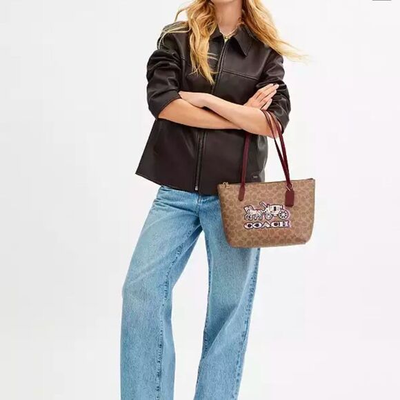 Coach Fiona Zip Tote Bag In Signature Canvas With House & Carriage Print Purse - Picture 9 of 12